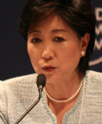Lady talking in mic 